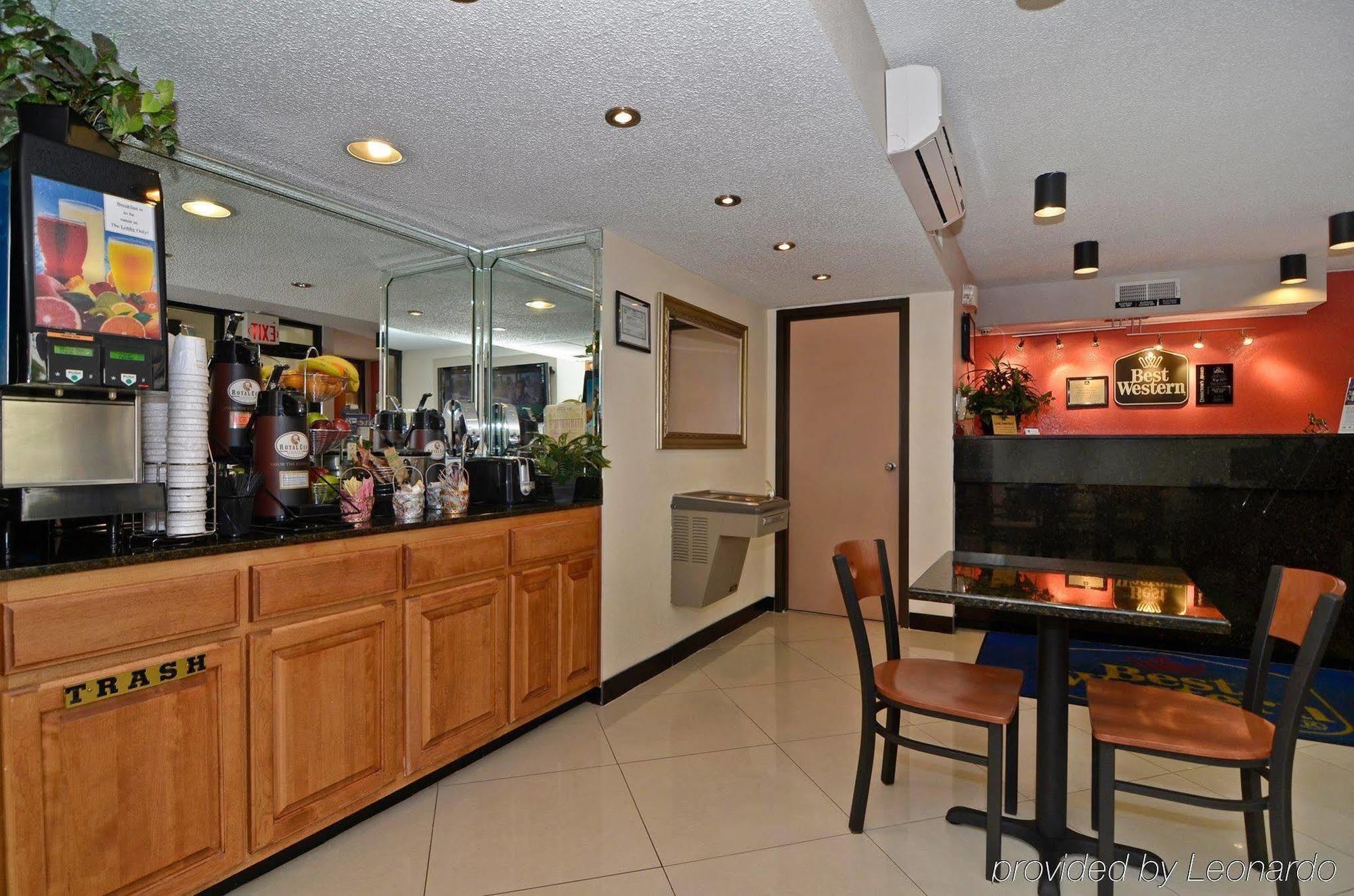 Econo Lodge Inn & Suites Мемфис Ресторант снимка