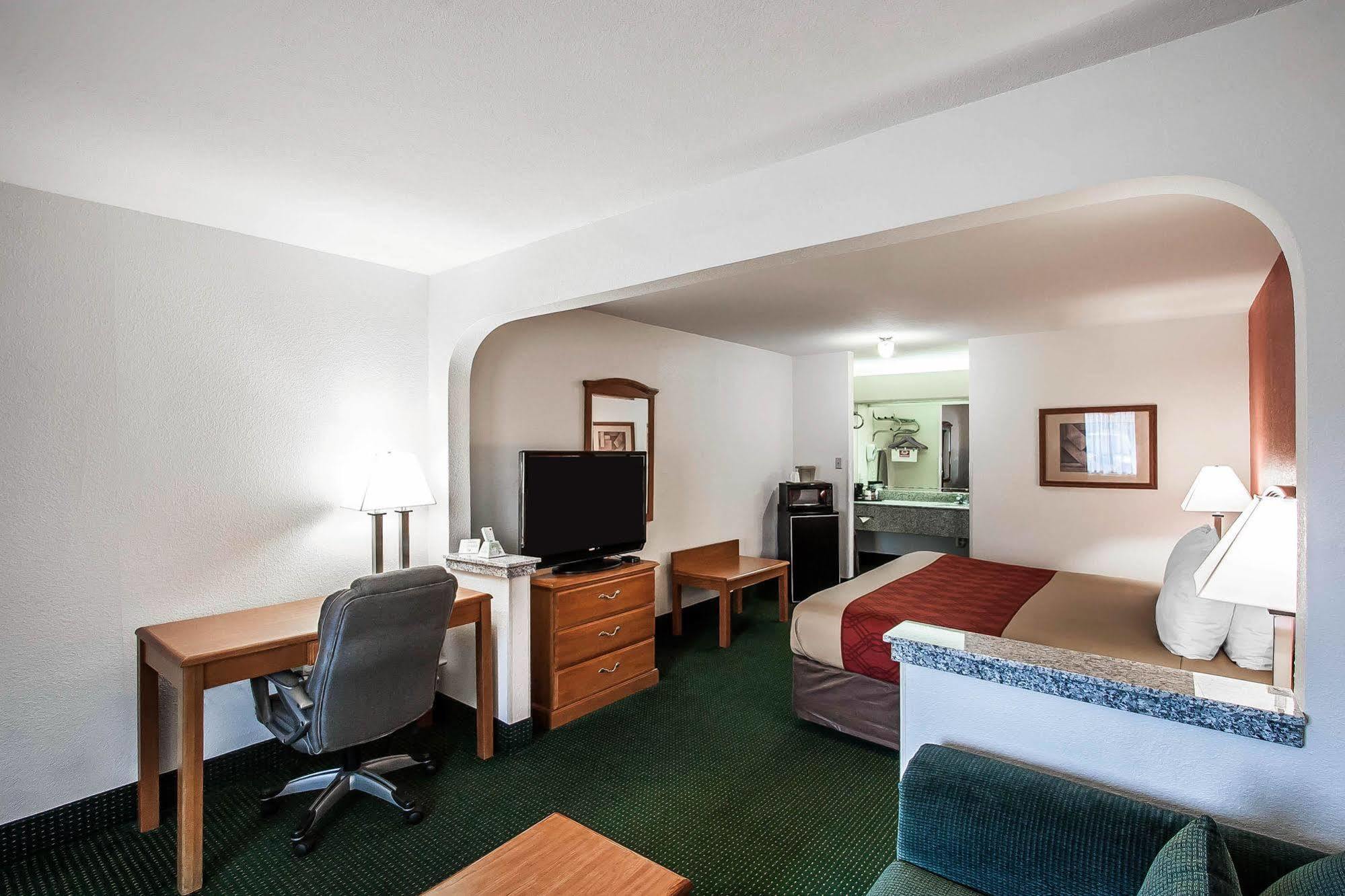 Econo Lodge Inn & Suites Мемфис Екстериор снимка