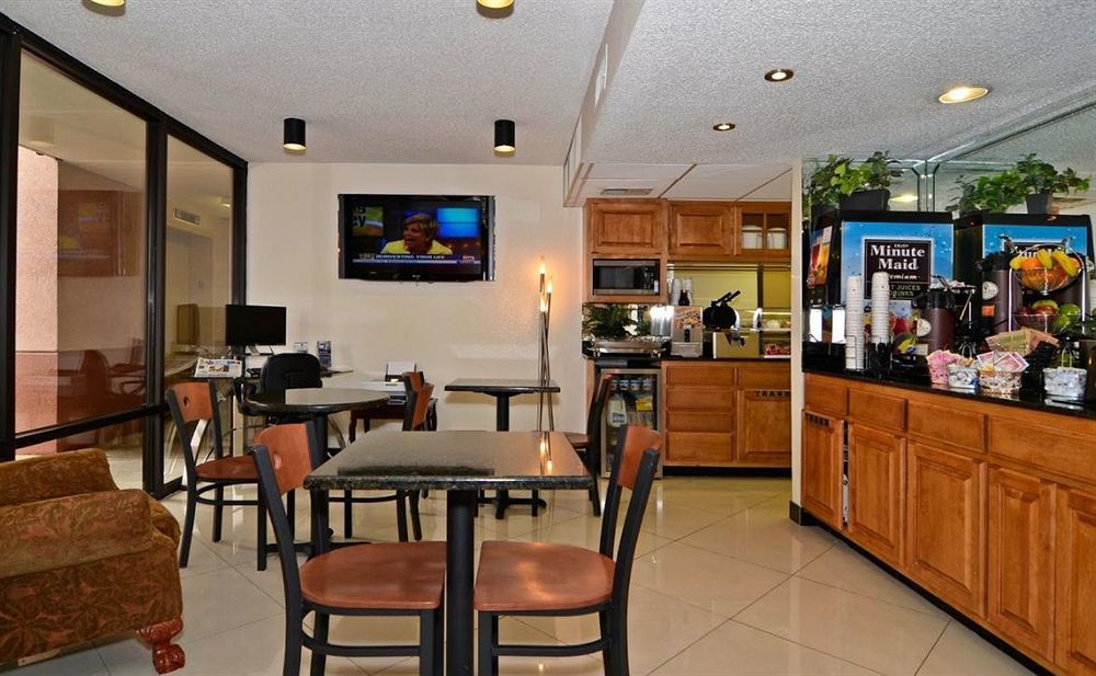Econo Lodge Inn & Suites Мемфис Екстериор снимка